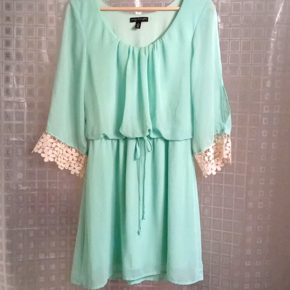 City Triangles Split Sleeve Dress